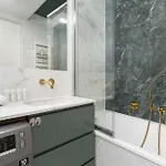 Elegant With Parking Space And Balcony By Renters غدينيا