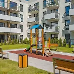 Elegant With Parking Space And Balcony By Renters شقة *