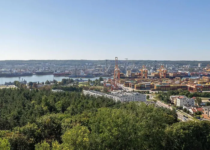 Elegant With Parking Space And Balcony By Renters شقة غدينيا