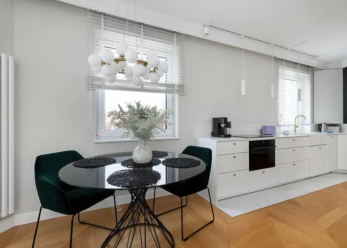 شقة Elegant With Parking Space And Balcony By Renters