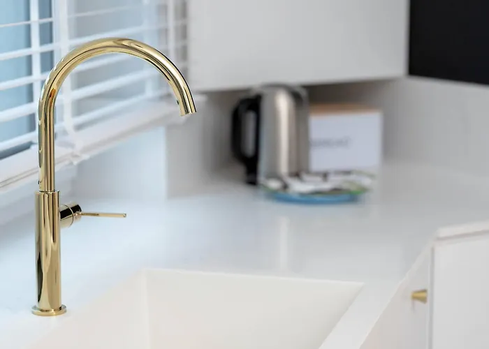 Elegant With Parking Space And Balcony By Renters * غدينيا