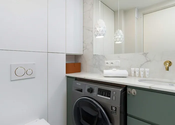 شقة Elegant With Parking Space And Balcony By Renters