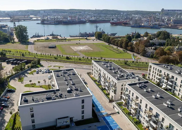 Elegant With Parking Space And Balcony By Renters شقة غدينيا